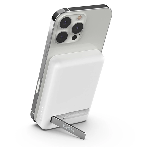 BELKIN BOOSTCHARGE MAGNETIC WIRELESS POWER BANK 5K WITH STAND IPHONE 14/13/12 - WHITE - Image 2