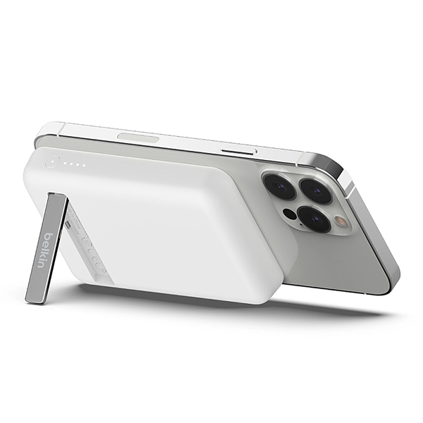 BELKIN BOOSTCHARGE MAGNETIC WIRELESS POWER BANK 5K WITH STAND IPHONE 14/13/12 - WHITE - Image 3